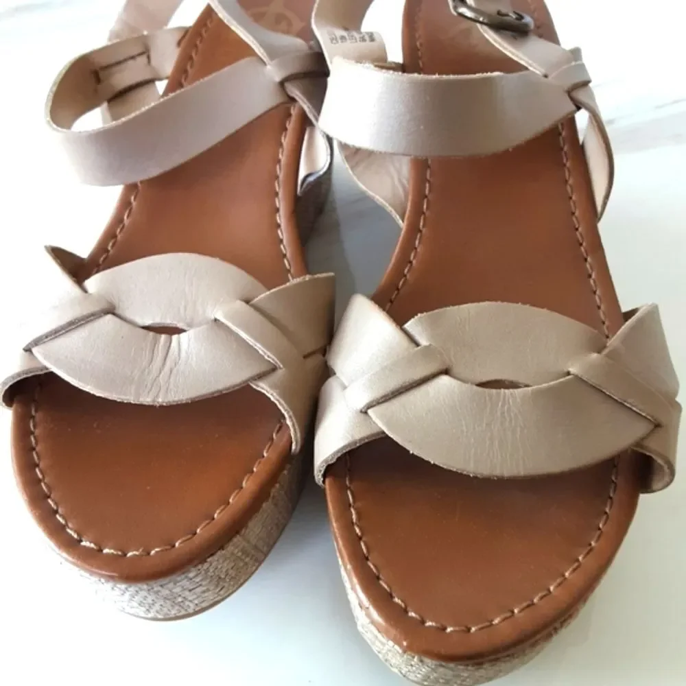 CROWN VINTAGE BEIGE LEATHER WEDGE SANDAL SZ 10